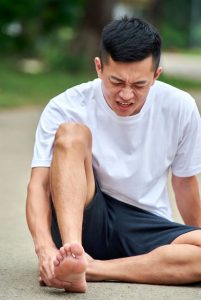 kebas-kaki-akupunktur